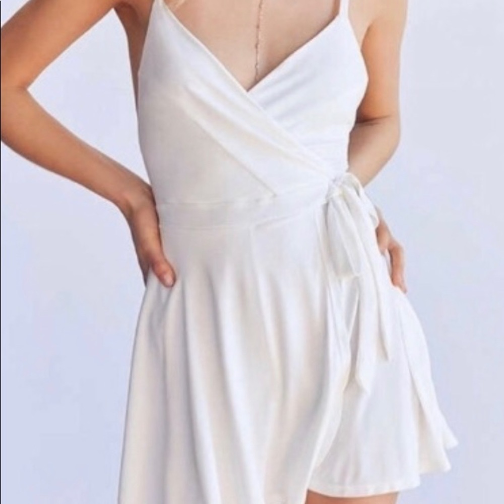 URBAN OUTFITTERS Kimchi Blue White Romper Women’s size S